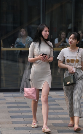 开叉包屯美女