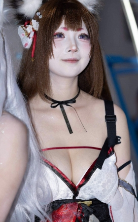 L1635-150P碧蓝航线-丰满美胸野生coser人字拖玉足微露晕 10P