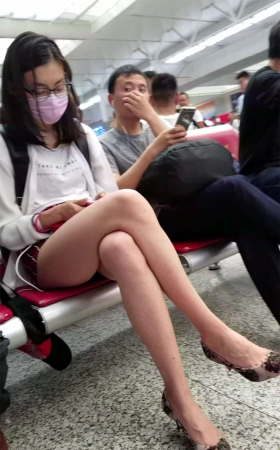 带口罩的极品大美腿靓女斯文 性感