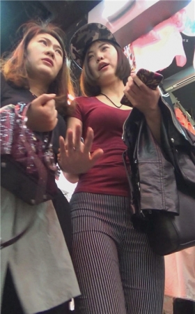 紧身短发美女