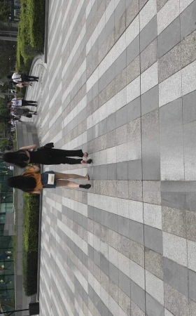 黑色露背皮肤白皙的小美女 [18P]