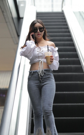 潇洒的牛仔小妹