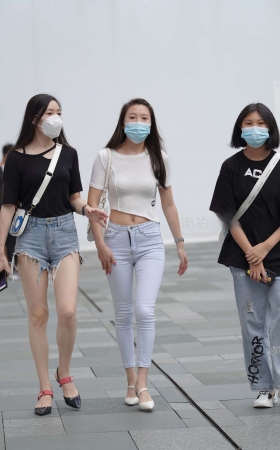 街拍紧牛美女姐姐跟闺蜜~ [22P]