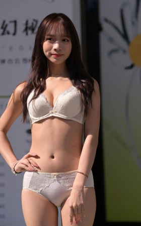 一模两套，可爱的小酒窝~ [28P]