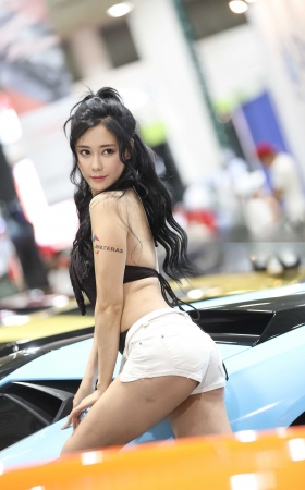 [辉辉赛贴-韩国改装车展]性感魅力女神 [13P]
