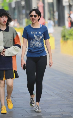 黑瑜伽裤短发小妹 [23P]