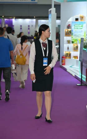 金融某工-肉丝美腿职员去听课呢～ [17P]