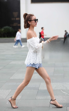 大长腿短发辣妈 [18P]