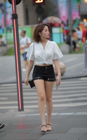 颜值吸金的小姐姐 [21P]