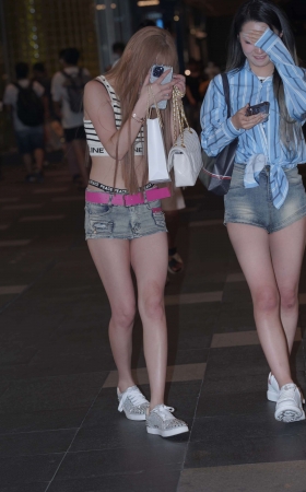 夜拍短牛姐妹 [19P]
