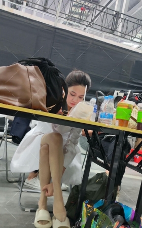 4K后台在休息的礼仪肉丝脚频繁活动ci激有惊喜 [4P]