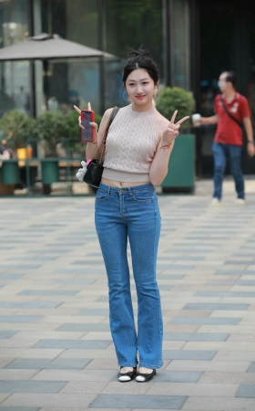 搭讪街拍可爱的牛仔裤小姐姐 [18P]