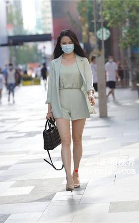 戴着口罩的漂亮美女【套图+视频】