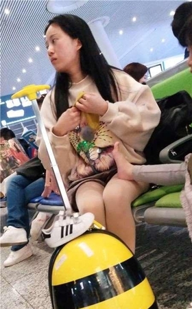 4k-街拍肉丝可爱美女姐姐
