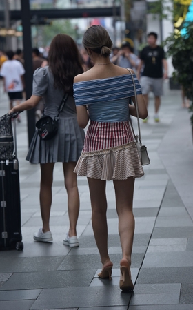 高挑长腿美女