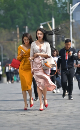 天生丽质绝妙红高跟双女