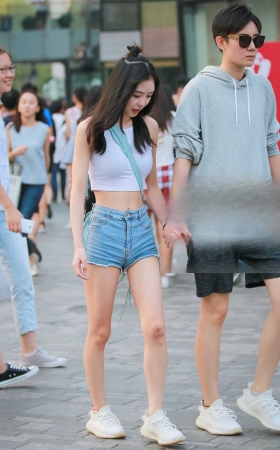 甜美女友 肤白腰细很可爱 [15P]