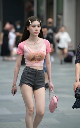 好大一只小猫咪 [21P]