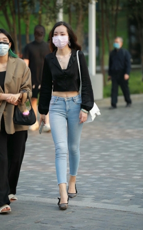 街拍紧牛小姐姐跟闺蜜 [21P]