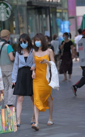 丝质吊带裙