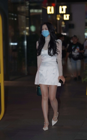 搭讪R丝长腿高跟美女 [21P]
