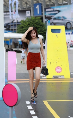 极品红色包臀裙美少妇 【套图+视频】 [10P]