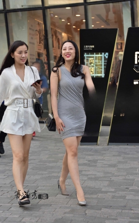 丰满裹臀女郎 [9P]