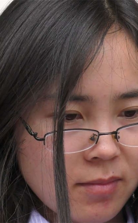 颜值姐姐车站等车