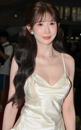 26530-31-91√低胸吊带裙美足网红-win呀 11P
