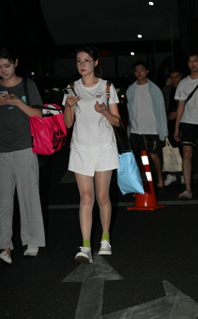 超薄R丝的马尾辫眼镜妹 [18P]