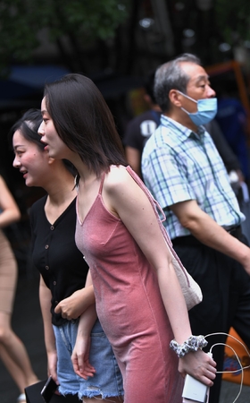 酒红长裙