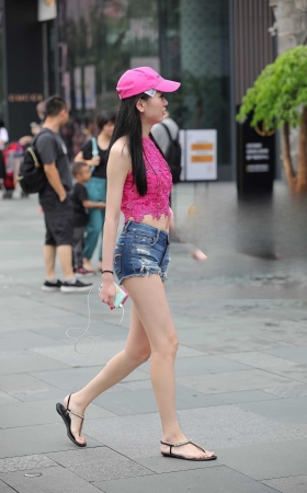 露脐长腿美眉 [21P]