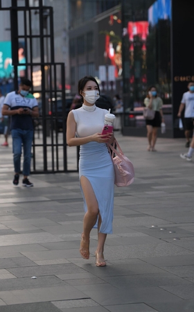 开衩裙盛夏美女