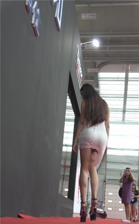 长发白裙美女