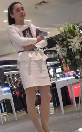 肉丝美腿小姐姐