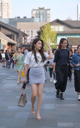 视觉冲击街拍作品 – 性感包臀裙，美腿女友