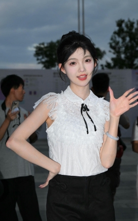 甜美可爱网红女孩—小面包 [21P]