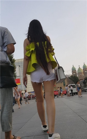 黄衣长发妹子