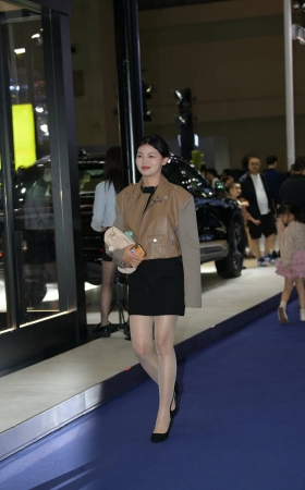 丝腿美眉 [20P]