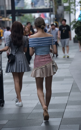 气质短发小姐姐