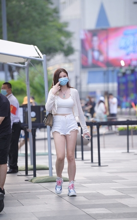 高挑的大白腿小姐姐