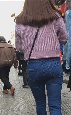 牛仔紧身小妹
