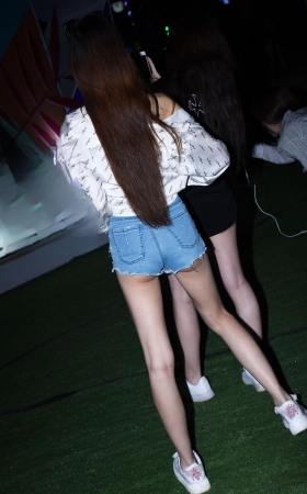 随着音乐舞起 [13P]