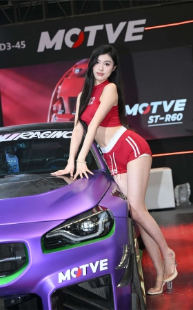 迟迟热裤腿又长