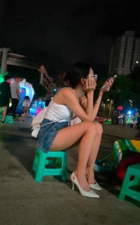钦州港广场的极品白高跟女人4 [6P]
