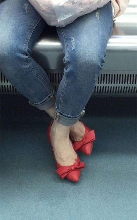 红高MM挑鞋