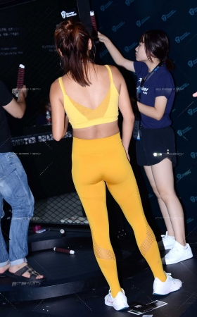 黄色健体服 [12P]