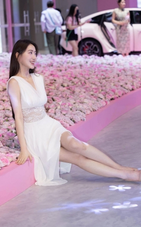 LB021-30P 成都车展之仙气飘飘的美腿美女