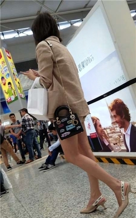 米色高跟鞋性感美腿街拍美女