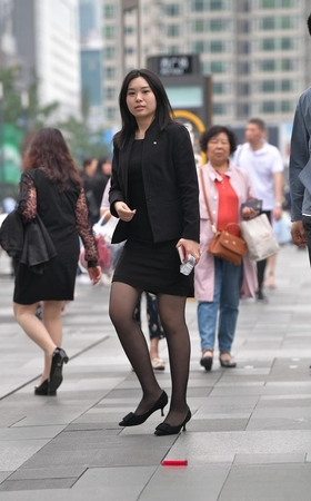 典型的职工制服黑丝小姐姐3A3946[199M]